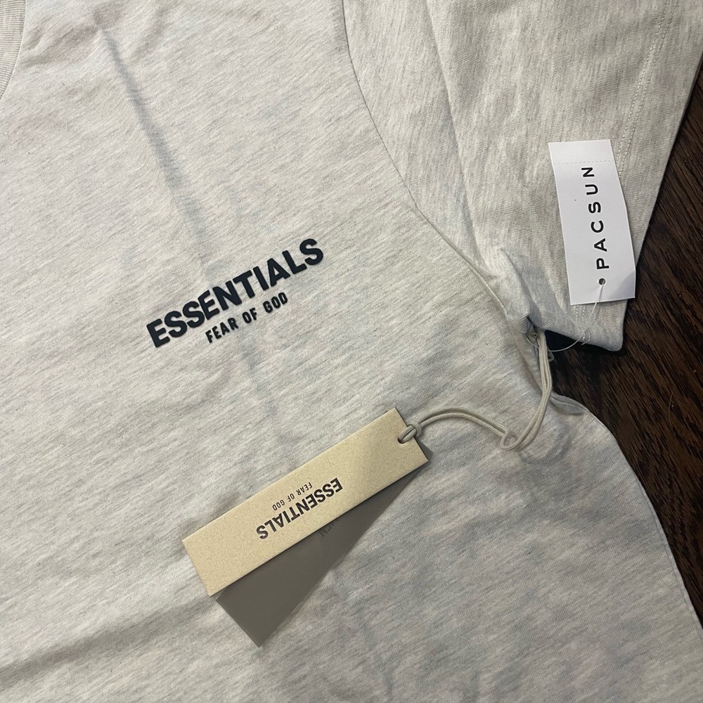 Essentials fear of god light oatmeal tee shirt - Picture 2 of 4